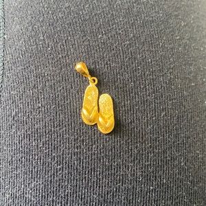 vintage 18k gold pendant/charm